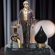 Бронзовый сувенир "Работник нефтяной промышленности 1"