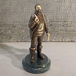 Бронзовая статуэтка "Геолог"